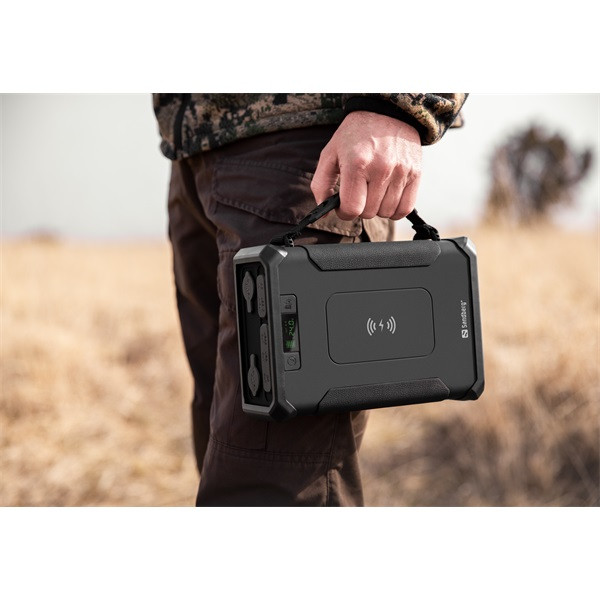Sandberg akkubank - survivor powerbank 8in1 96000 (ipx4,bemenet: dc, kimenet: dc+2xusb-a qc+1xusb-c+2x szivargyujtó, qi)