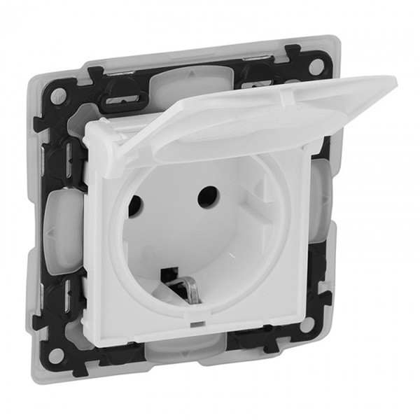 Legrand valena life 2p+f csatlakozóaljzat gyermekvédelemmel, csapófedéllel, ip44 fehér